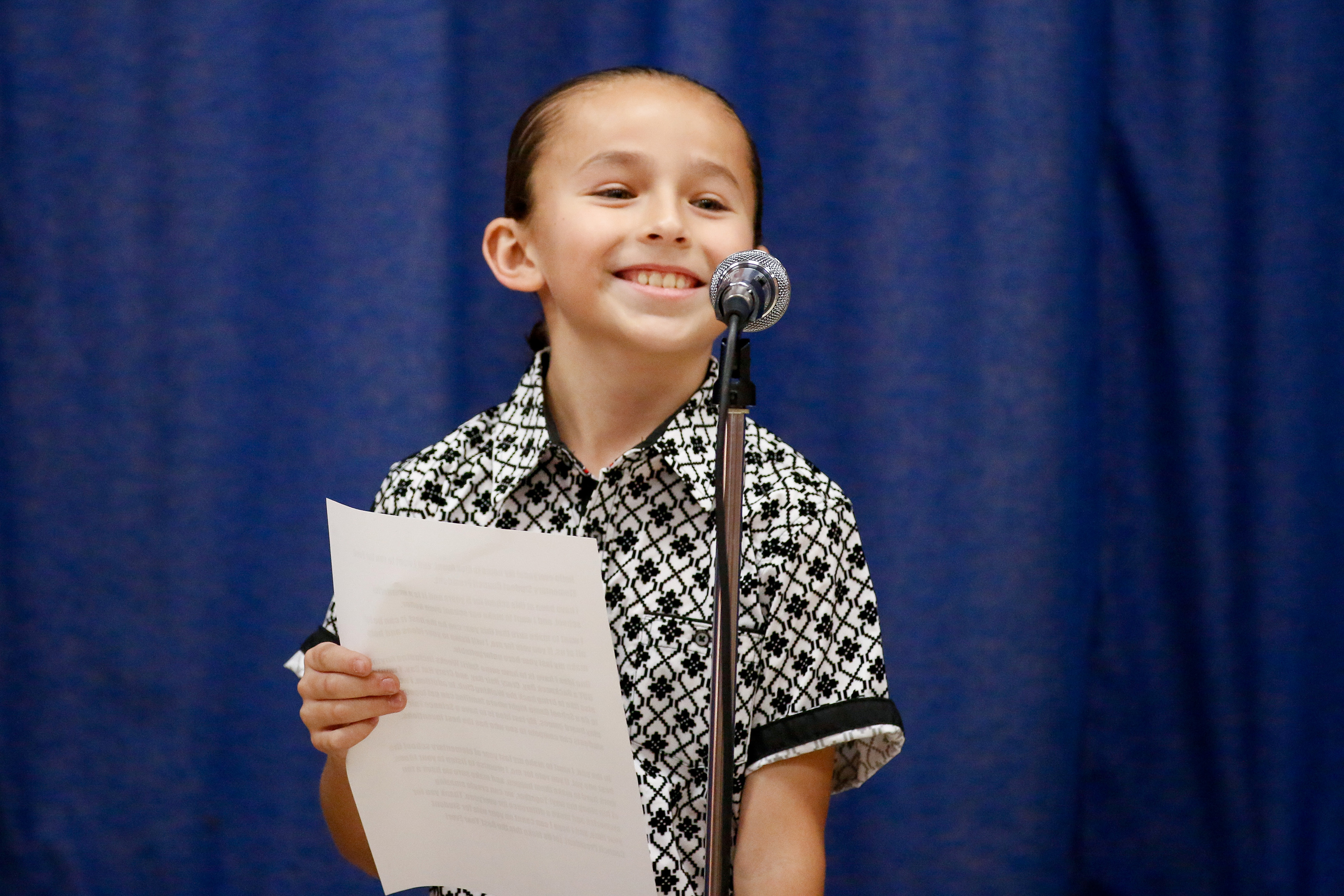 A little boy gives a speech on the stage